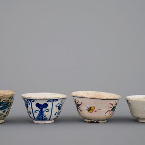A set of 4 rare Dutch Delft tea cups and a saucer, 17/18th C. — 照片 4