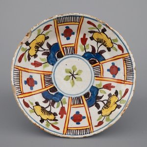 A set of 4 rare Dutch Delft tea cups and a saucer, 17/18th C. — 照片 8