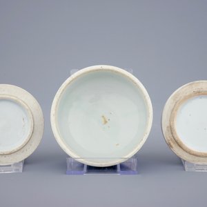 A set of 4 various Chinese famille rose and blue and white ginger jars and covers, 19/20th C. — photo 8