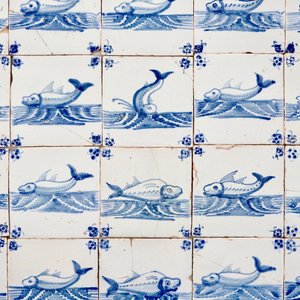 A set of 47 Dutch Delft blue and white seacreature tiles, Pulinckx workshop, Bruges, 18th C. — 照片 3