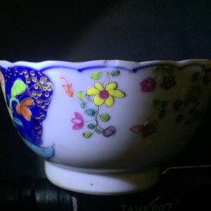 A set of 5 Chinese famille rose cups and 3 saucers with “tobacco leaf” design, Qianlong, 18th C. — photo 25