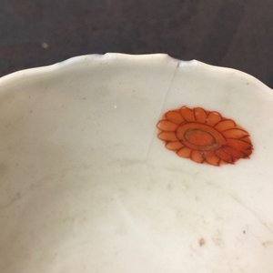 A set of 5 Chinese famille rose cups and 3 saucers with “tobacco leaf” design, Qianlong, 18th C. — photo 9