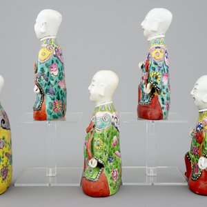 A set of 5 Chinese famille rose figures of laughing boys, 19th C. — photo 2