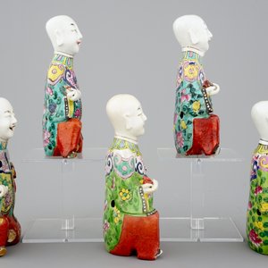 A set of 5 Chinese famille rose figures of laughing boys, 19th C. — photo 4