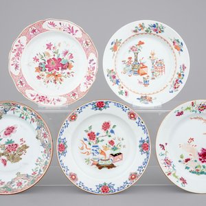 A set of 5 Chinese famille rose porcelain plates, 18th C — photo 1