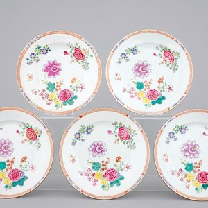 A set of 5 perfect famille rose floral plates, Qianlong, 18th C — photo 1