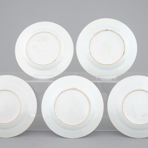 A set of 5 perfect famille rose floral plates, Qianlong, 18th C — photo 2