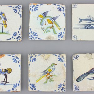 A set of 6 Dutch Delft polychrome and blue and white tiles, 17th C. — 照片 1