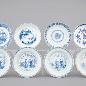 A set of 8 blue and white 18th C. plates: A set of 4 Qianlong figural plates, three Kangxi plates and a Qianlong floral plate — 照片 1
