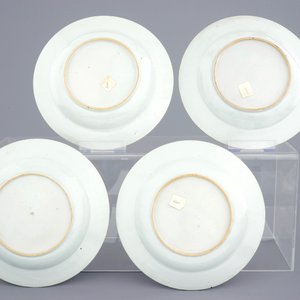A set of 8 Chinese famille rose “double peacock” pattern plates, Qianlong, 18th C. — 照片 3