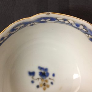 A set of 8 Chinese overglaze blue and gilt cups and saucers, Yongzheng, 1723-1735 — photo 6