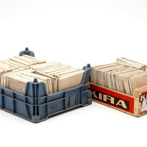 A set of ca. 101 plain white Dutch Delft tiles, 18/19th C. — photo 5