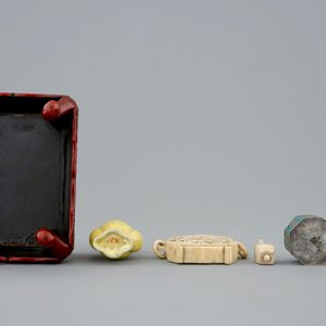 A set of Chinese Canton enamel, a lacquer stand, a silver box and cover, an ivory snuff bottle and a miniature vase, 19/20th C. — photo 4
