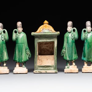 A set of Chinese sancai-glazed pottery carriers and a sedan chair, Ming — 照片 2