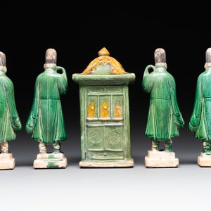 A set of Chinese sancai-glazed pottery carriers and a sedan chair, Ming — 照片 4