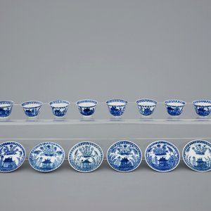 A set of eight Chinese blue and white miniature cups and saucers, Kangxi — 照片 1