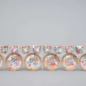 A set of eight Chinese Canton rose medallion cups and saucers, ca. 1860 — 照片 1
