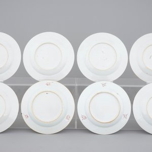 A set of eight Chinese famille rose plates, Qianlong, 18th C. — photo 2