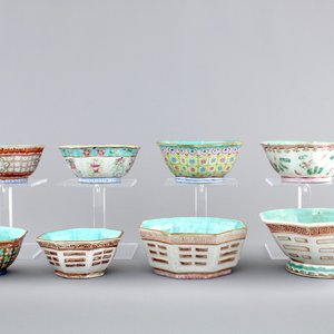 A set of eight Chinese porcelain bowls, with a nesting set of 3 with trigrams, 19th C. — foto 1