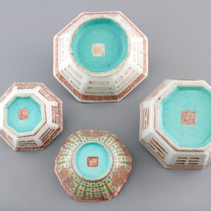 A set of eight Chinese porcelain bowls, with a nesting set of 3 with trigrams, 19th C. — foto 2