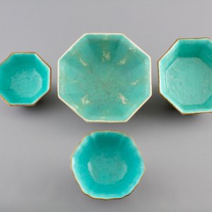 A set of eight Chinese porcelain bowls, with a nesting set of 3 with trigrams, 19th C. — foto 3