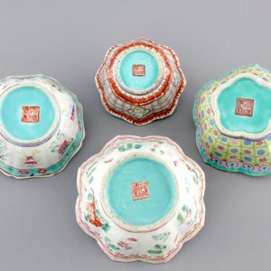 A set of eight Chinese porcelain bowls, with a nesting set of 3 with trigrams, 19th C. — foto 5