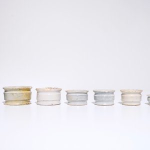 A set of eight white Dutch Delft ointment jars, 17th C. — 照片 4
