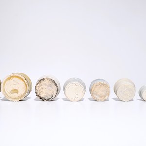 A set of eight white Dutch Delft ointment jars, 17th C. — 照片 6