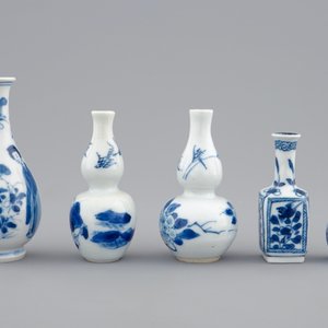 A set of five Chinese blue and white miniature vases, Kangxi — 照片 5