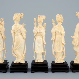 A set of five Chinese carved ivory beauties on wooden stands, 19th C. — 照片 3