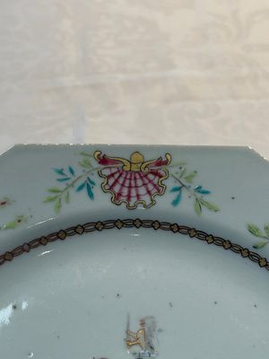 A set of five Chinese famille rose armorial plates with the arms of Simpson impaling Brydges for the English market, Qianlong, ca. 1760 — photo 17