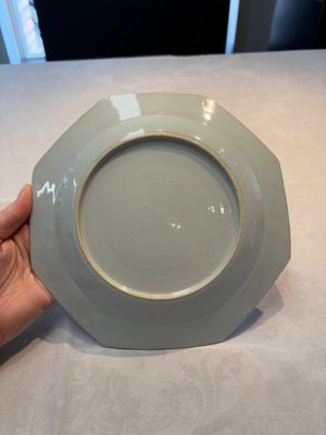 A set of five Chinese famille rose armorial plates with the arms of Simpson impaling Brydges for the English market, Qianlong, ca. 1760 — photo 21