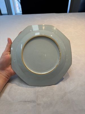 A set of five Chinese famille rose armorial plates with the arms of Simpson impaling Brydges for the English market, Qianlong, ca. 1760 — photo 28