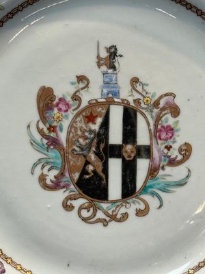 A set of five Chinese famille rose armorial plates with the arms of Simpson impaling Brydges for the English market, Qianlong, ca. 1760 — photo 30