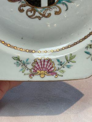 A set of five Chinese famille rose armorial plates with the arms of Simpson impaling Brydges for the English market, Qianlong, ca. 1760 — photo 33