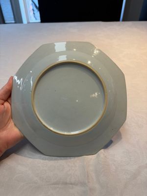 A set of five Chinese famille rose armorial plates with the arms of Simpson impaling Brydges for the English market, Qianlong, ca. 1760 — photo 35
