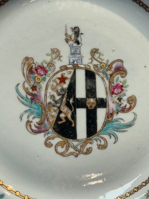 A set of five Chinese famille rose armorial plates with the arms of Simpson impaling Brydges for the English market, Qianlong, ca. 1760 — photo 9