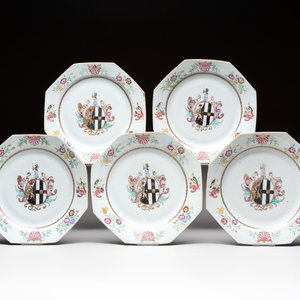 A set of five Chinese famille rose armorial plates with the arms of Simpson impaling Brydges for the English market, Qianlong, ca. 1760 — photo 1