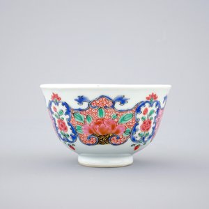 A set of five Chinese famille rose cups and saucers, Qianlong — 照片 5