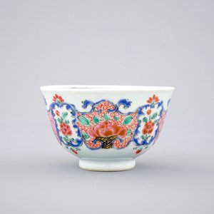 A set of five Chinese famille rose cups and saucers, Qianlong — 照片 7