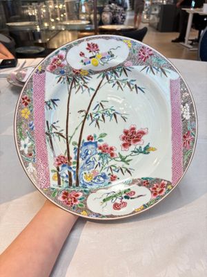 A set of five Chinese famille rose 'floral scroll painting' plates and three dishes, Qianlong — photo 5