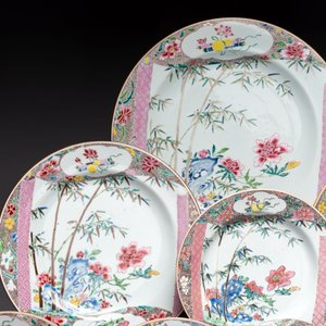 A set of five Chinese famille rose 'floral scroll painting' plates and three dishes, Qianlong — photo 2