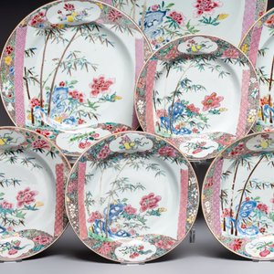A set of five Chinese famille rose 'floral scroll painting' plates and three dishes, Qianlong — photo 3