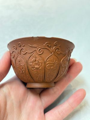 A set of five Chinese Yixing stoneware cups with floral design, Kangxi — photo 13