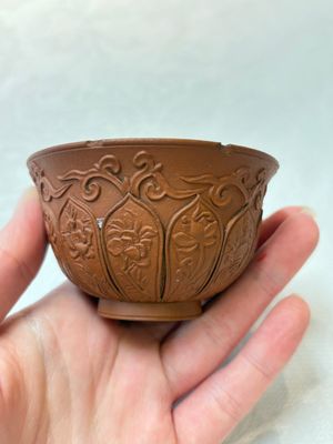 A set of five Chinese Yixing stoneware cups with floral design, Kangxi — photo 16