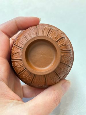 A set of five Chinese Yixing stoneware cups with floral design, Kangxi — photo 6