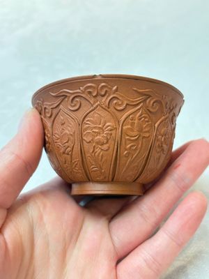 A set of five Chinese Yixing stoneware cups with floral design, Kangxi — photo 9