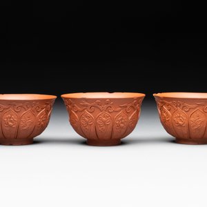 A set of five Chinese Yixing stoneware cups with floral design, Kangxi — photo 2