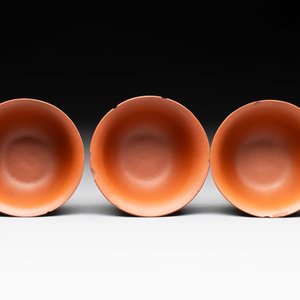 A set of five Chinese Yixing stoneware cups with floral design, Kangxi — photo 5