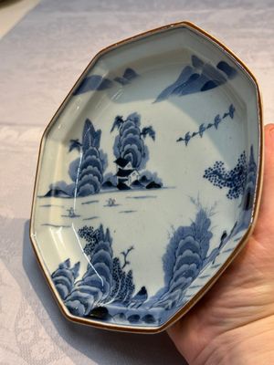 A set of five Japanese Arita blue and white octagonal tea ceremony plates with riverscape design, Edo, 18th C. — photo 14